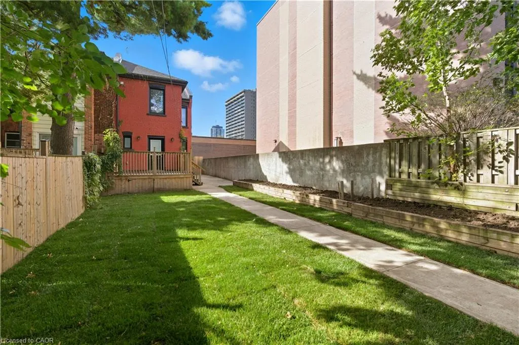 199 Jackson Street E