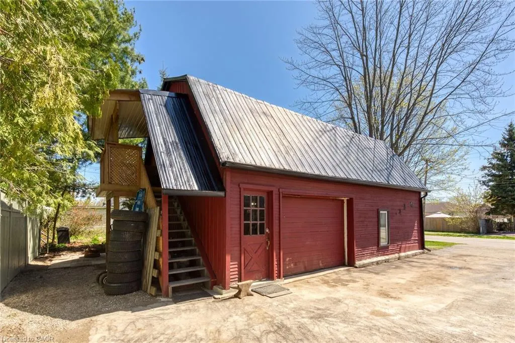 109 Mcnab Street E