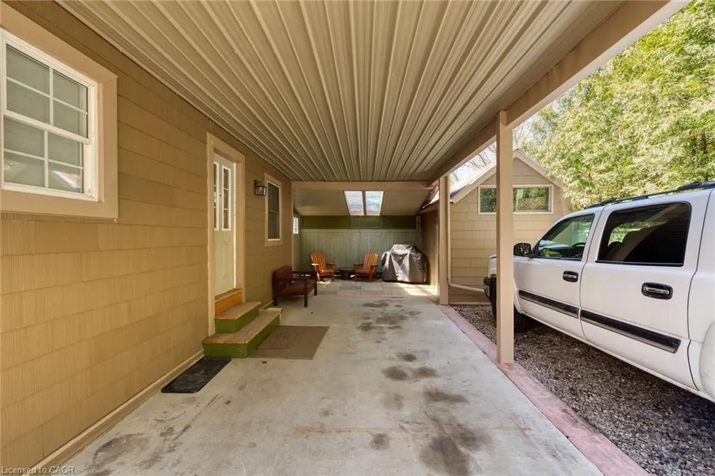 109 Mcnab Street E