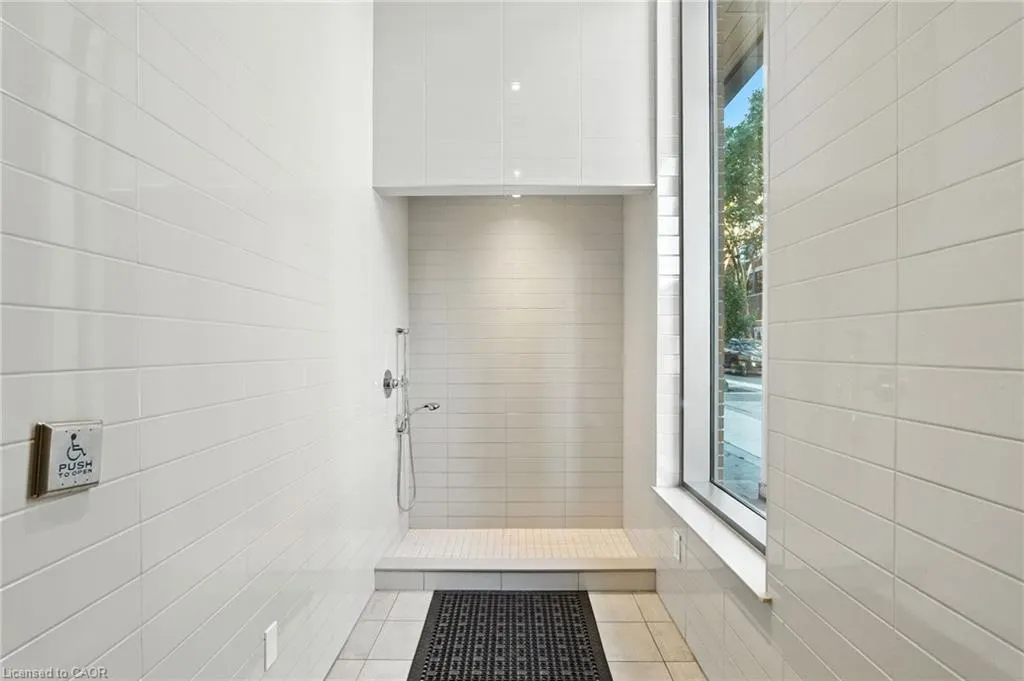212 King William Street, #1209