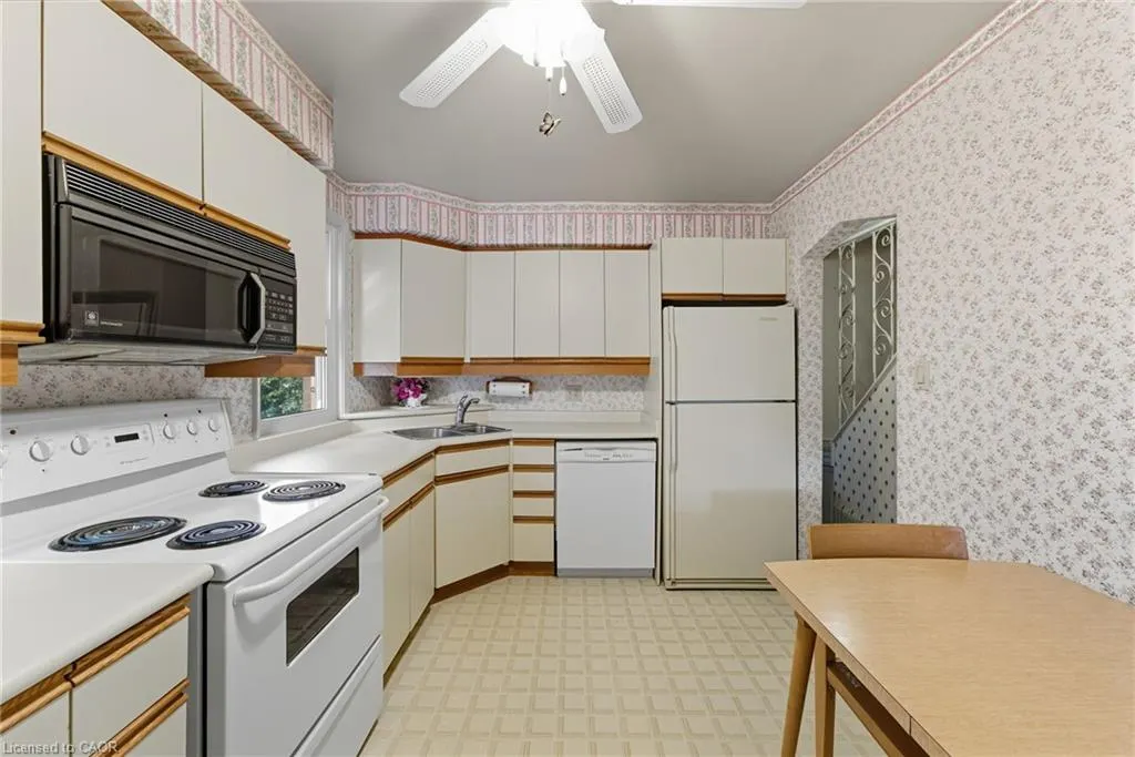 262 East 38th Street