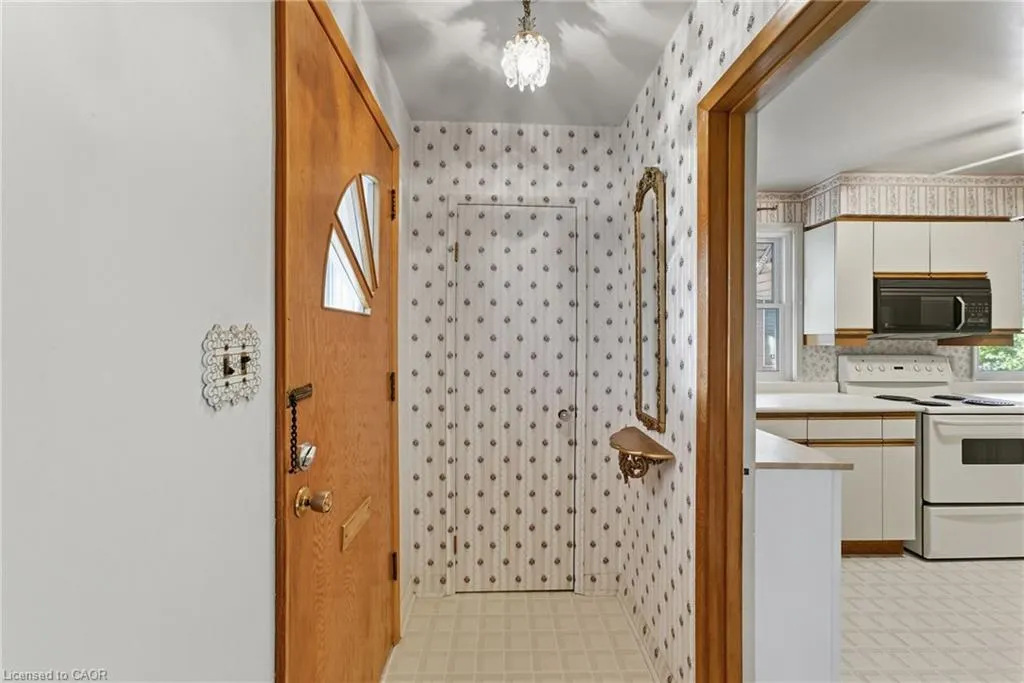 262 East 38th Street