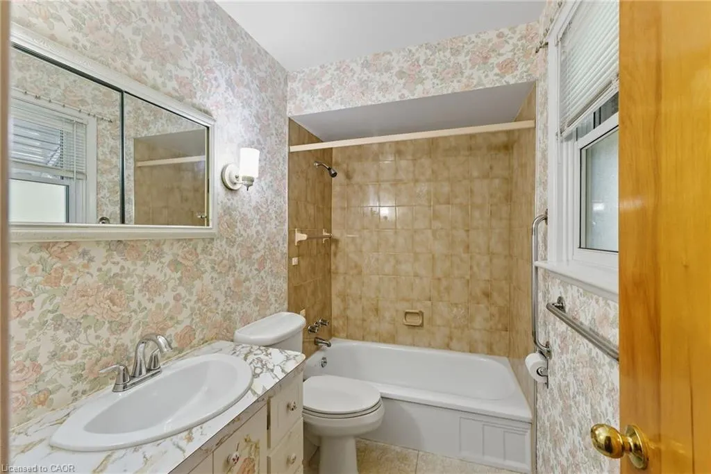 262 East 38th Street