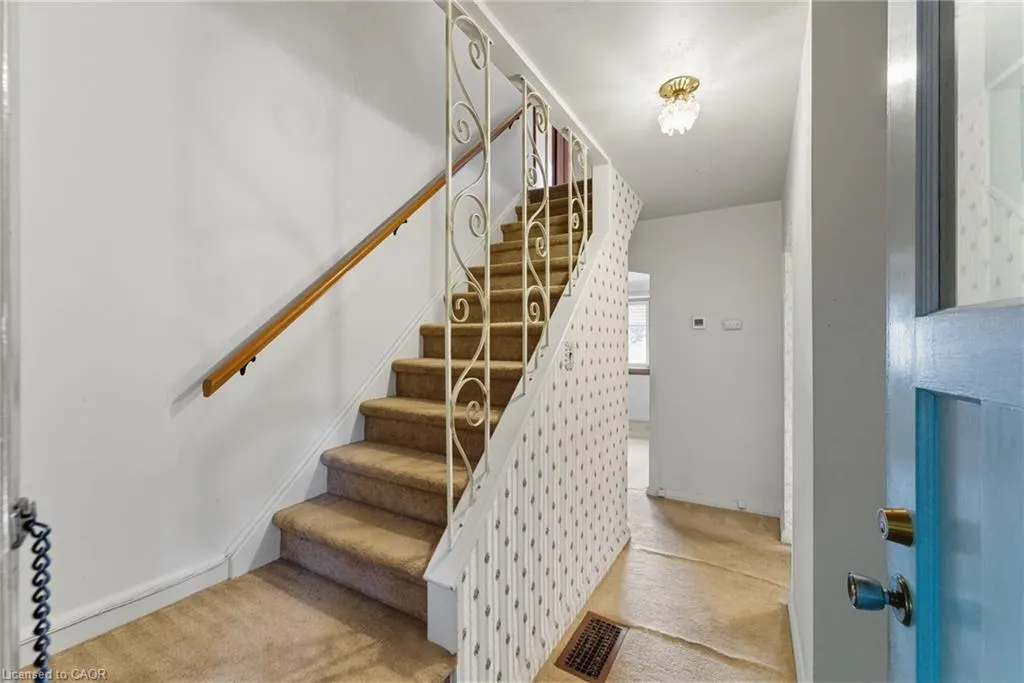 262 East 38th Street