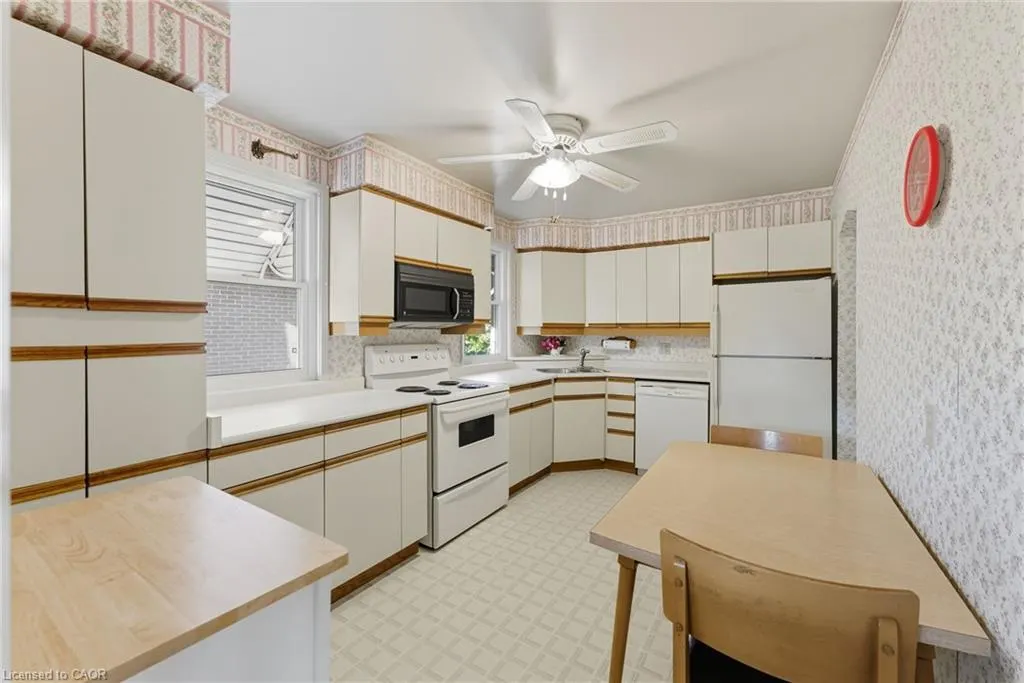 262 East 38th Street