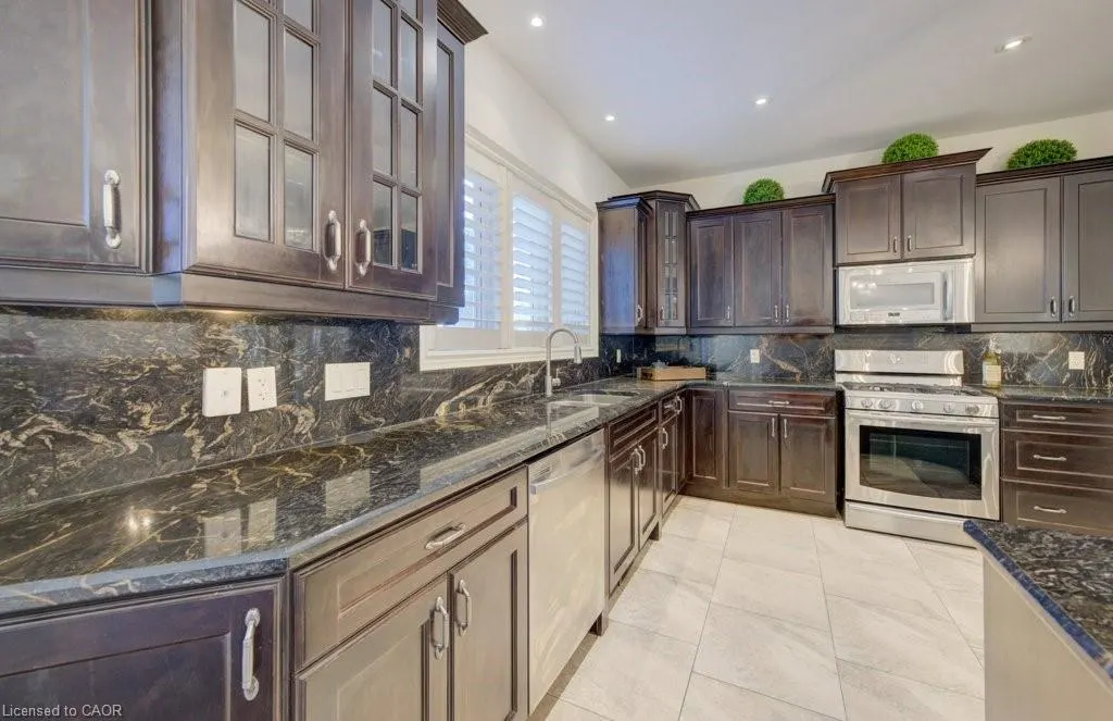 6379 Christopher Crescent