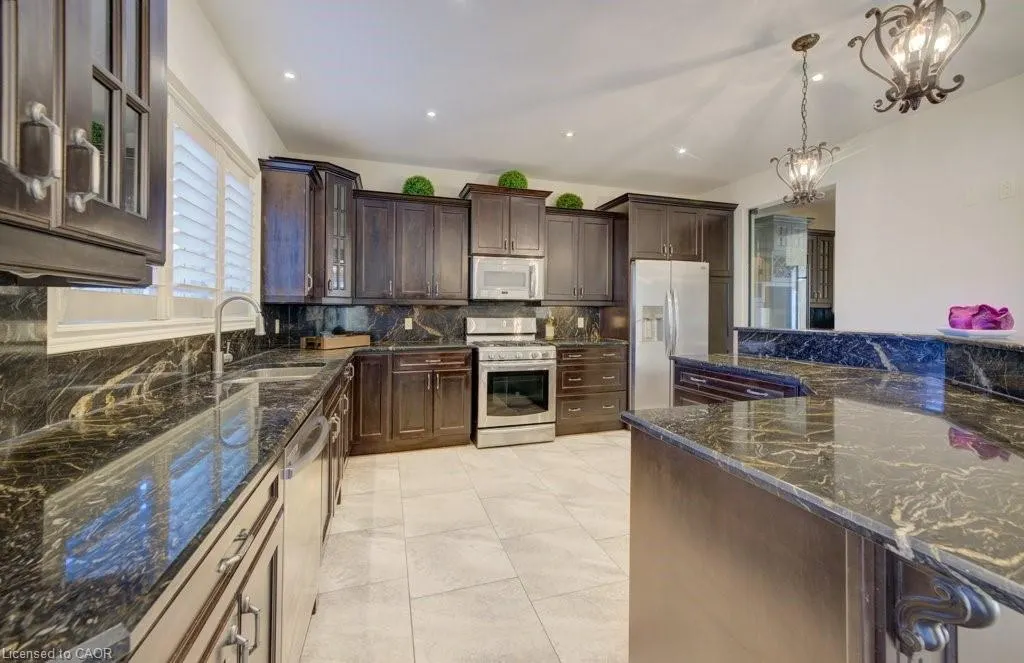 6379 Christopher Crescent