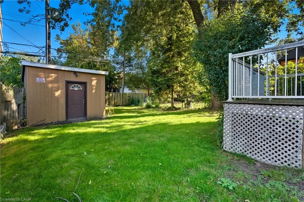 11 Holton Avenue S