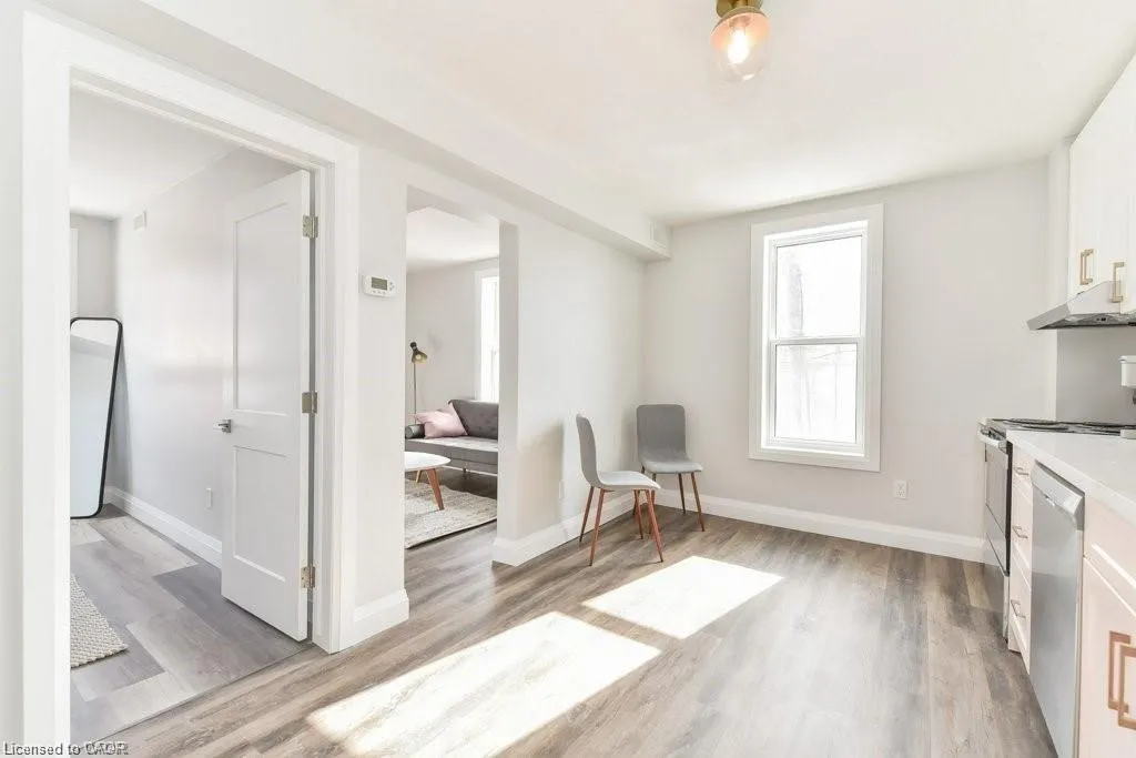 132 Ahrens Street W, #4