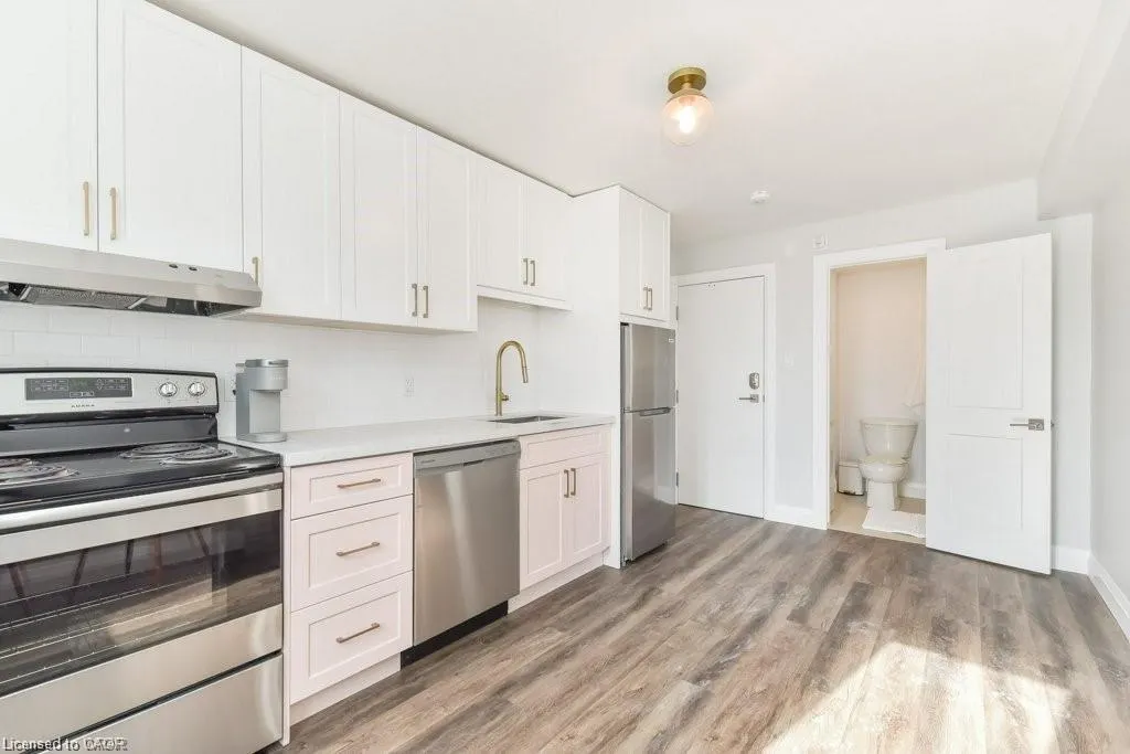 132 Ahrens Street W, #4