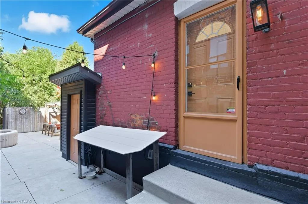 249 Bay Street N