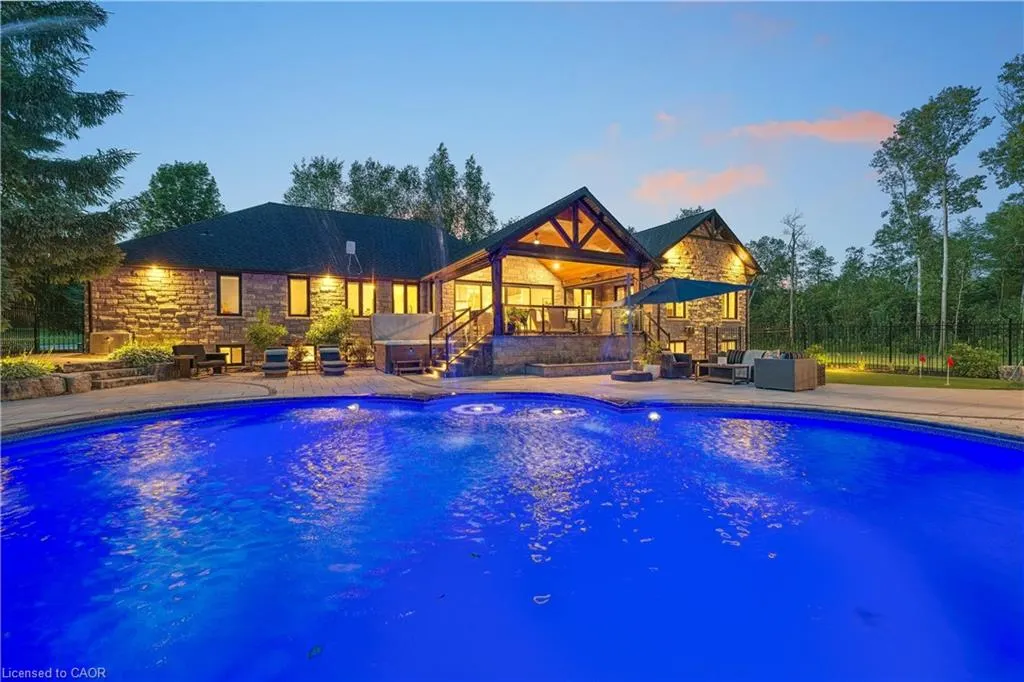 102 Concession 11 E
