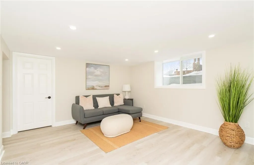 136 Grand Street, #Lower