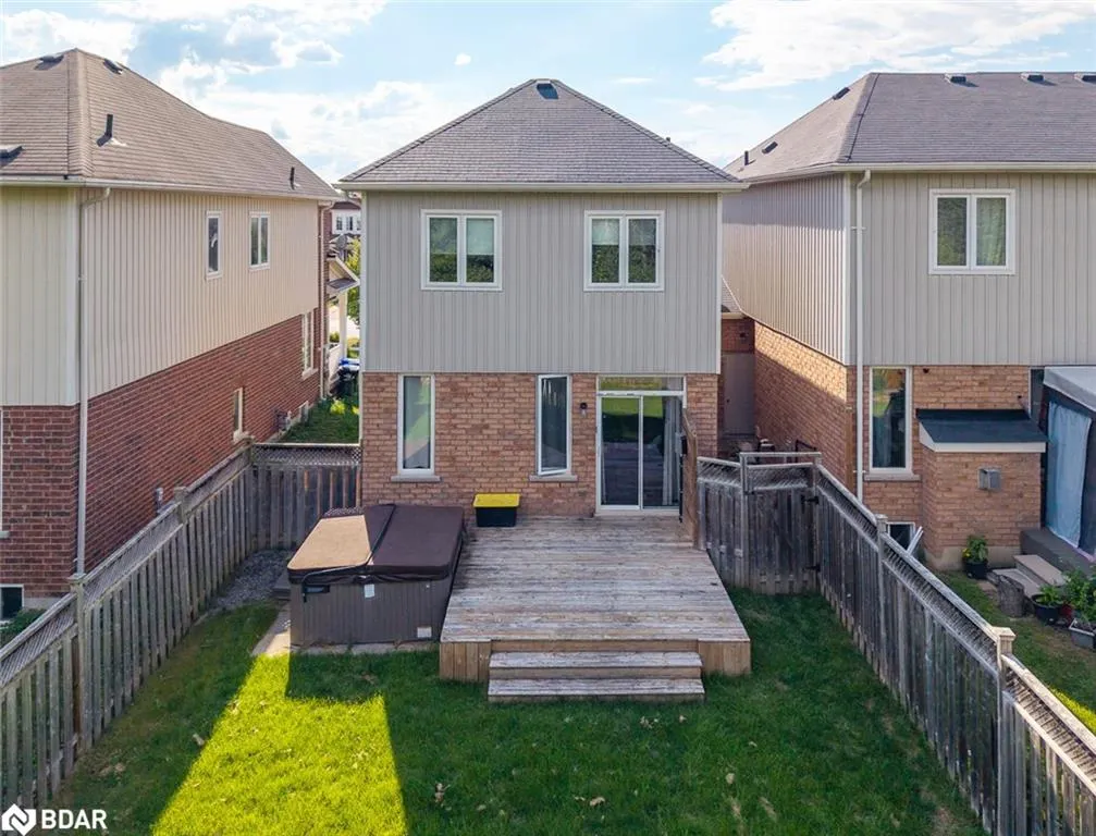 105 Collier Crescent