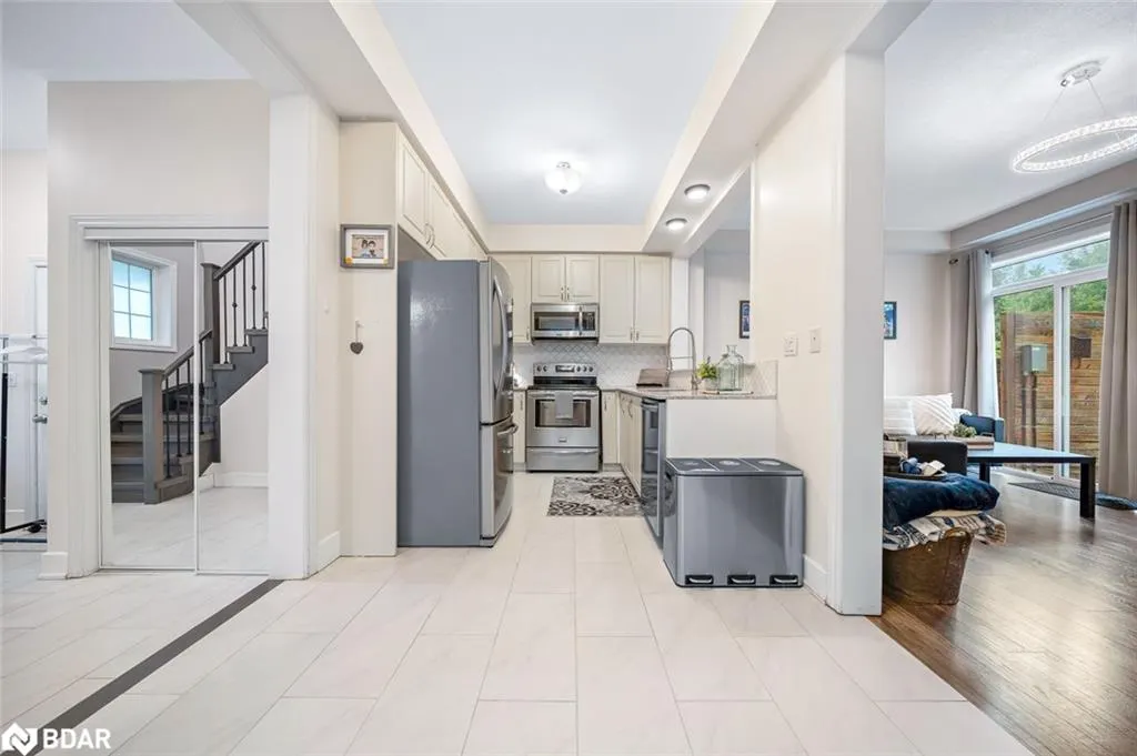 105 Collier Crescent