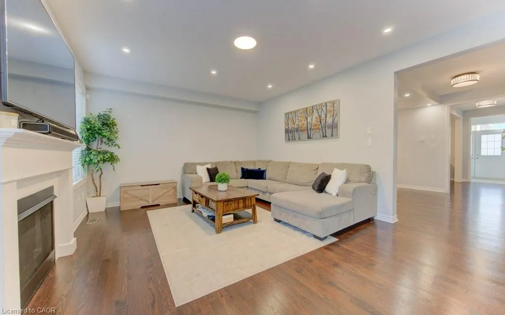 231 Grovehill Crescent
