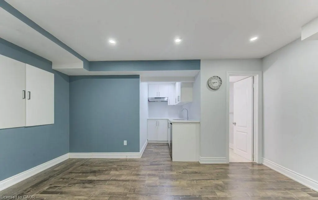 231 Grovehill Crescent