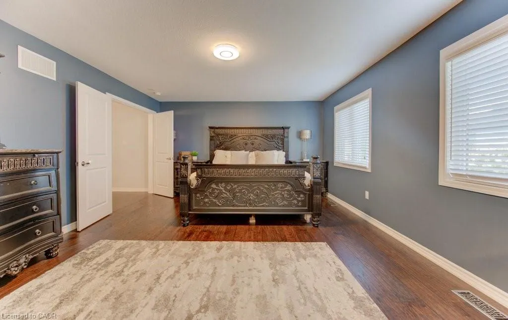 231 Grovehill Crescent
