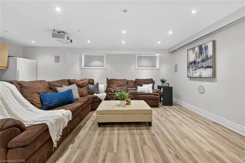 8 Blackburn Court