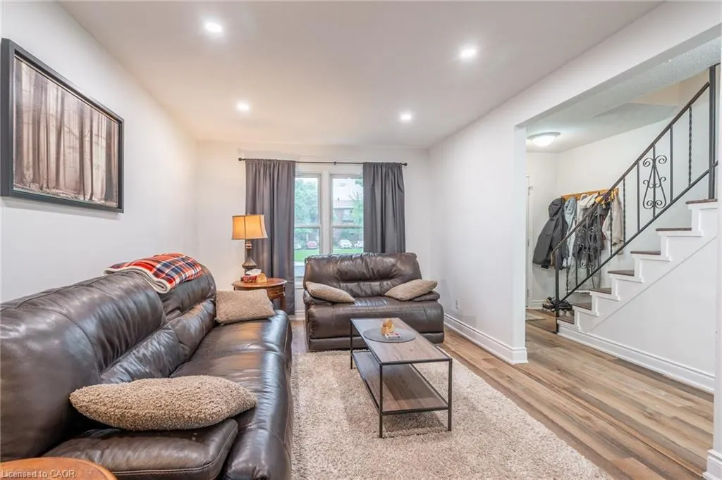 596 Grey Street, #8