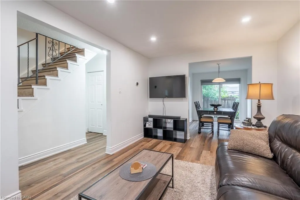 596 Grey Street, #8