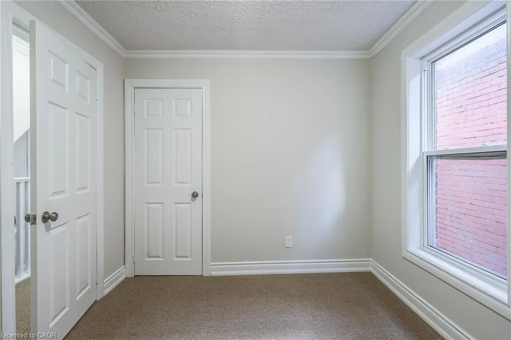 4 Glendale Avenue N