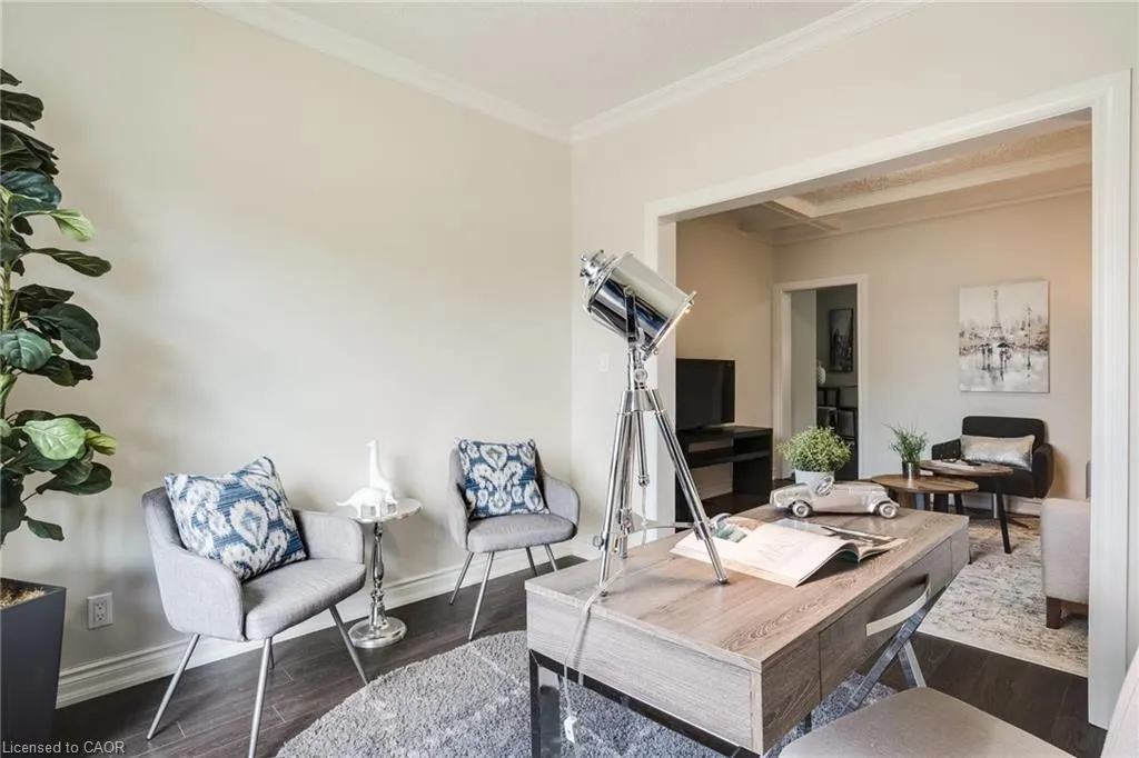 4 Glendale Avenue N