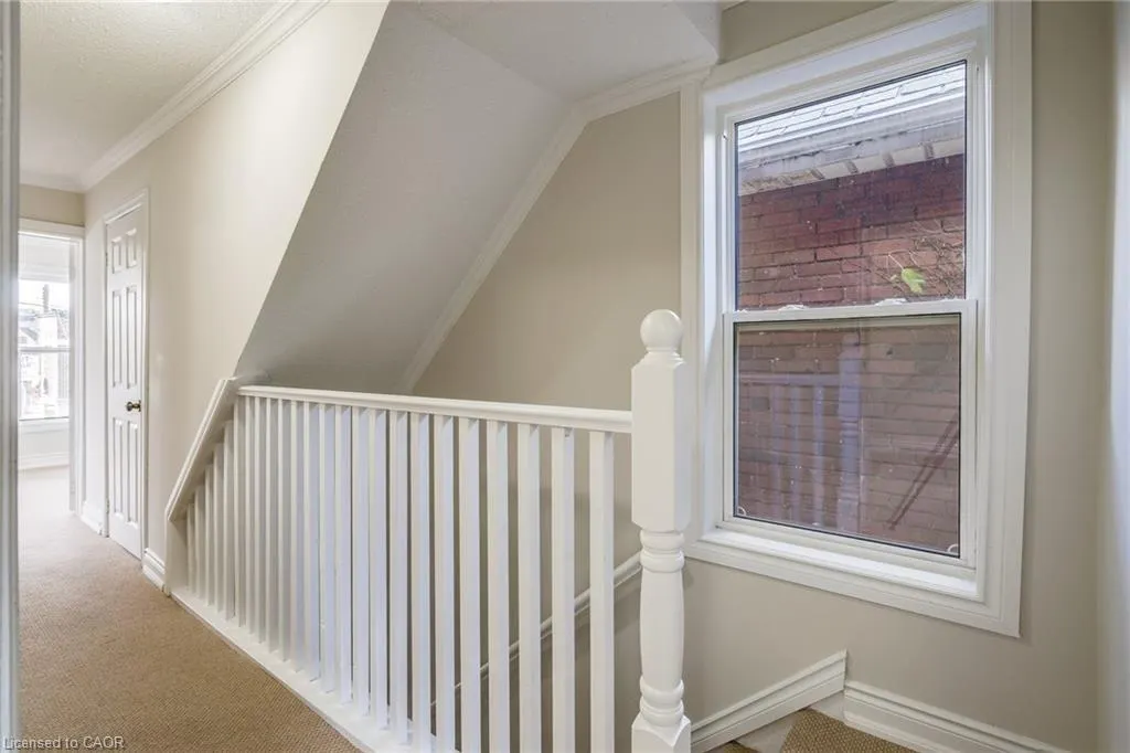 4 Glendale Avenue N
