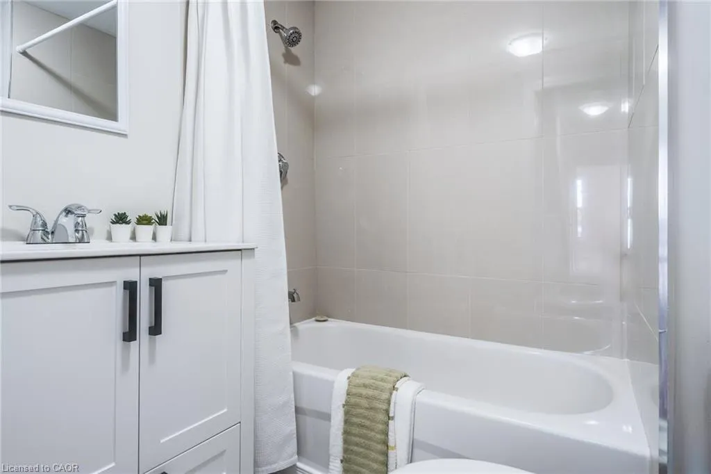 4 Glendale Avenue N