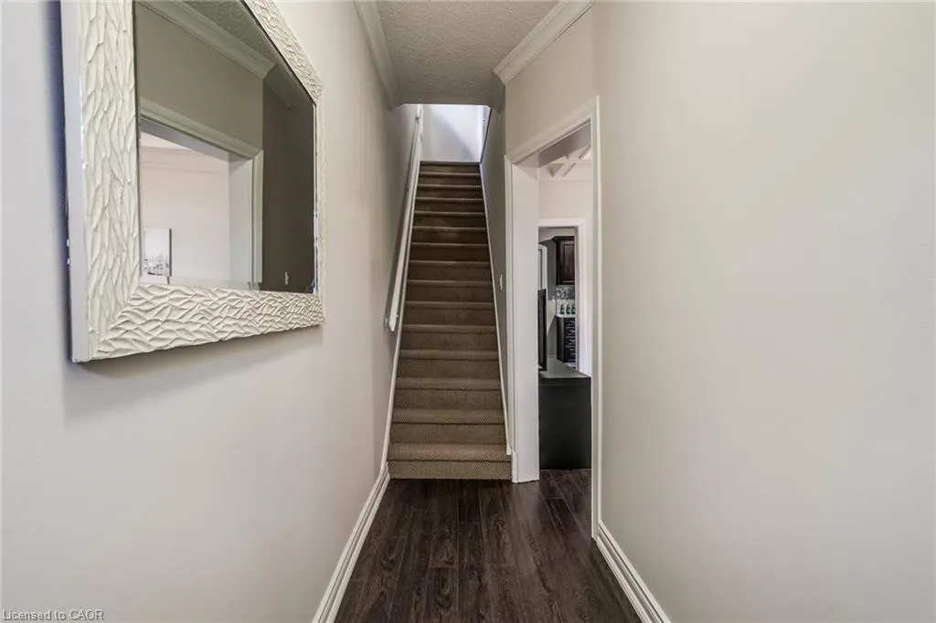 4 Glendale Avenue N