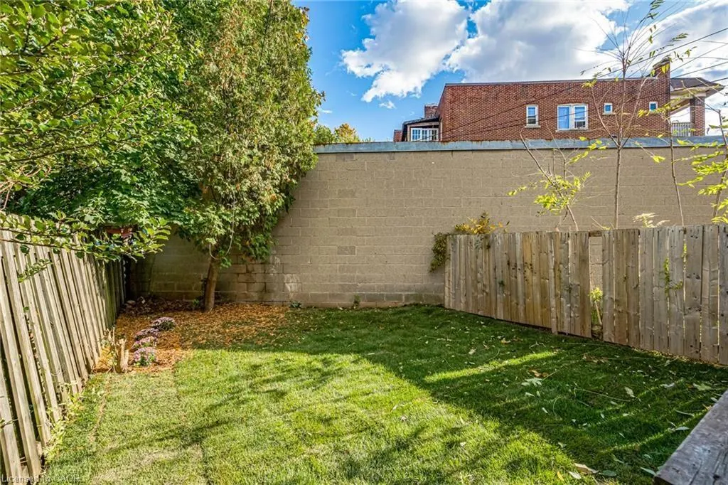 4 Glendale Avenue N