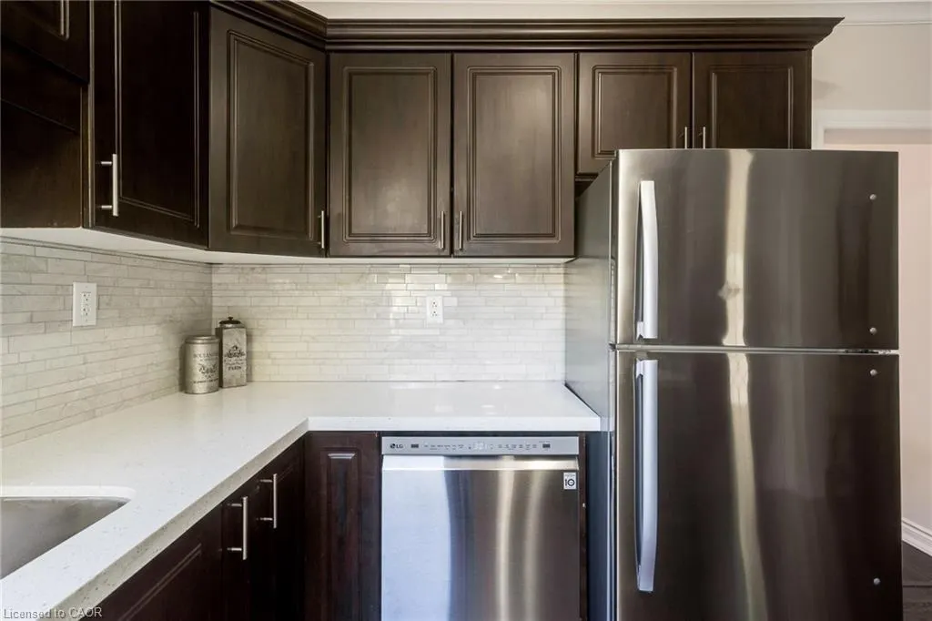 4 Glendale Avenue N