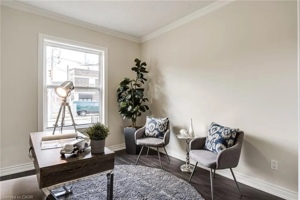 4 Glendale Avenue N