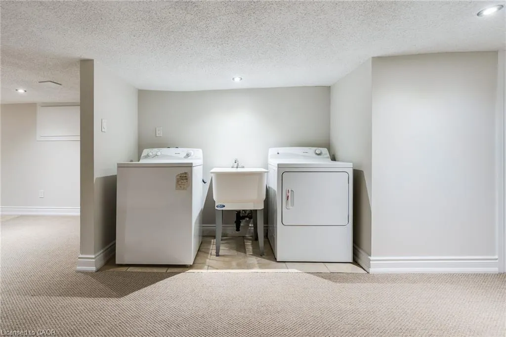 4 Glendale Avenue N