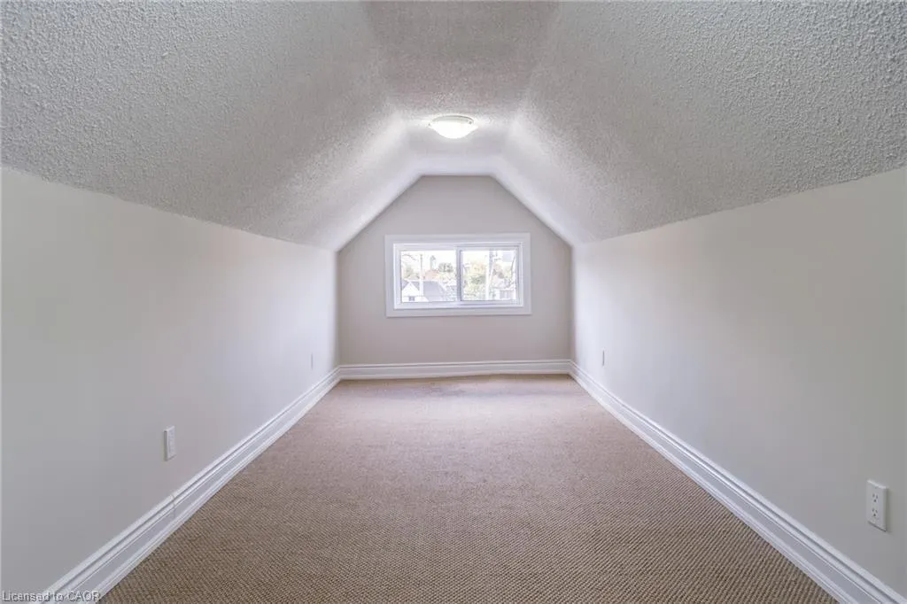 4 Glendale Avenue N