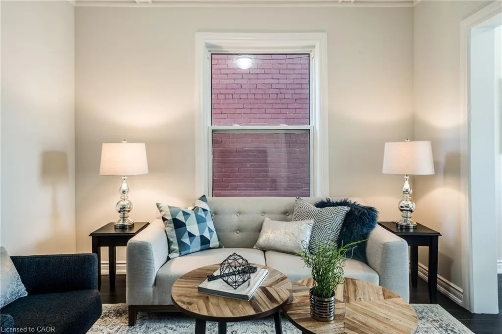 4 Glendale Avenue N