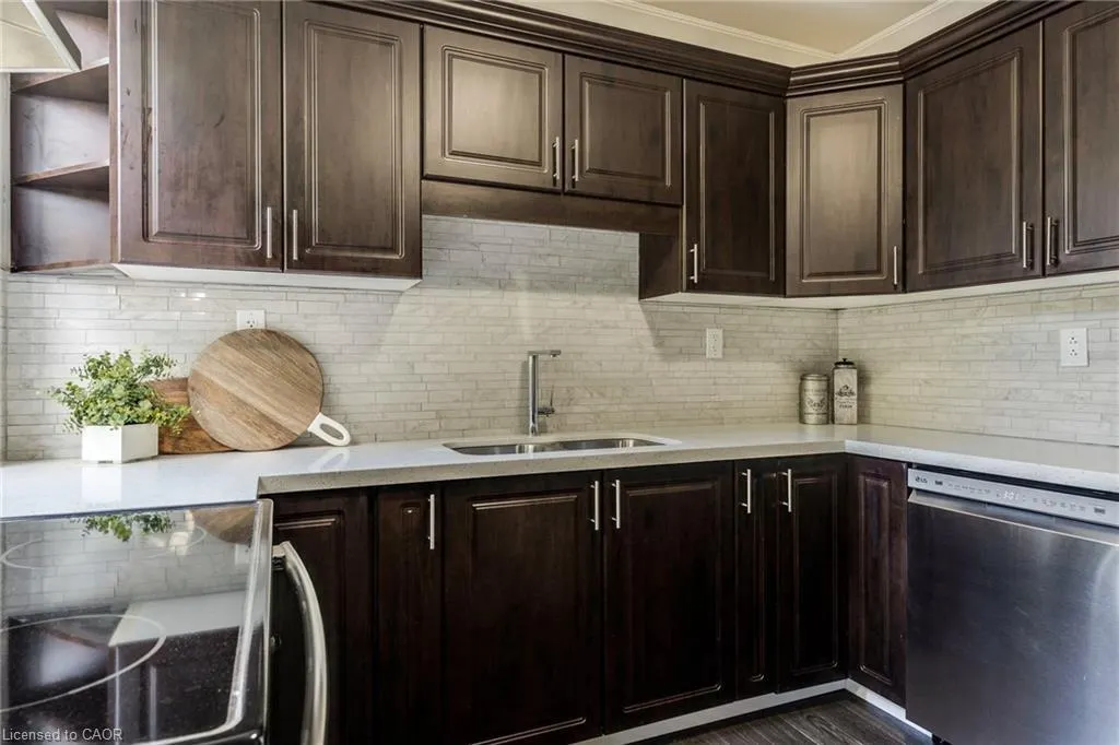 4 Glendale Avenue N