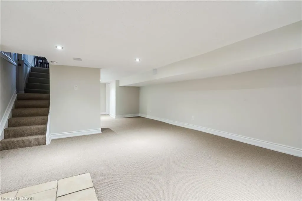 4 Glendale Avenue N