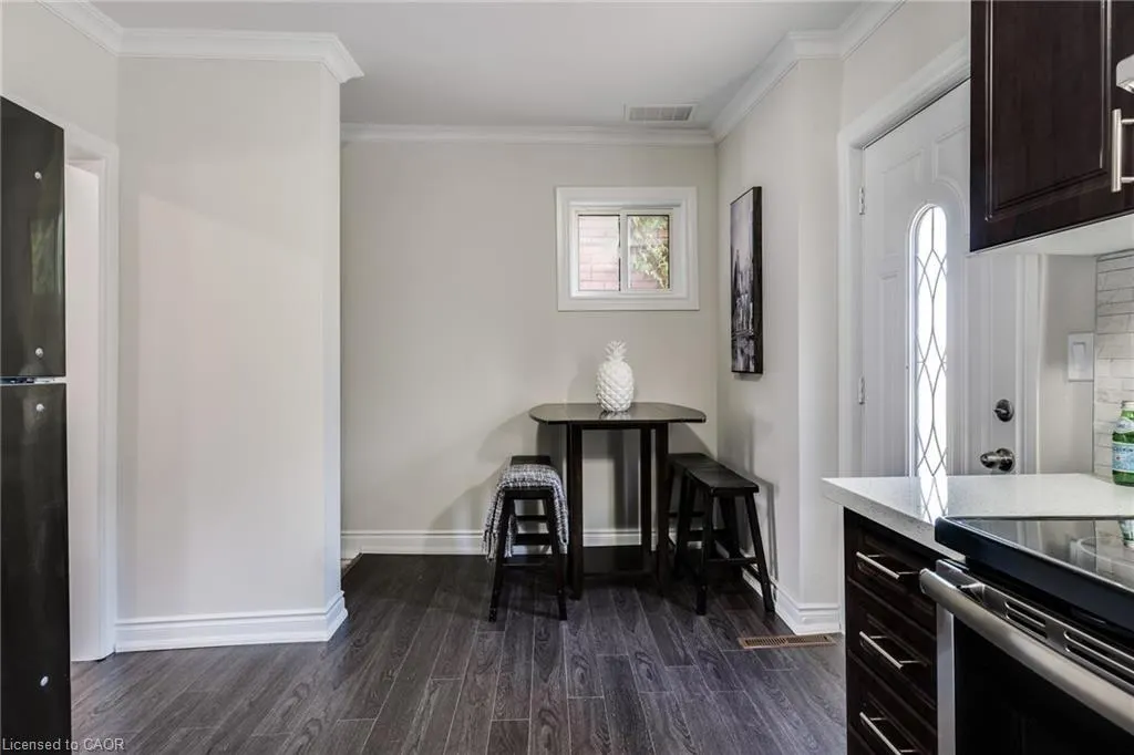 4 Glendale Avenue N