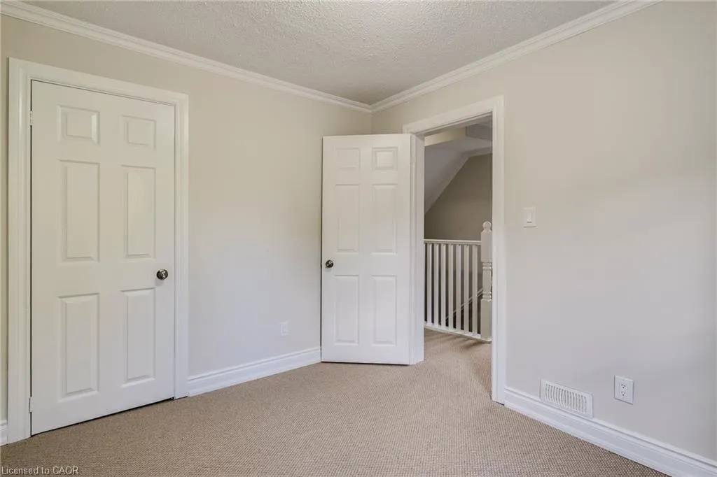4 Glendale Avenue N