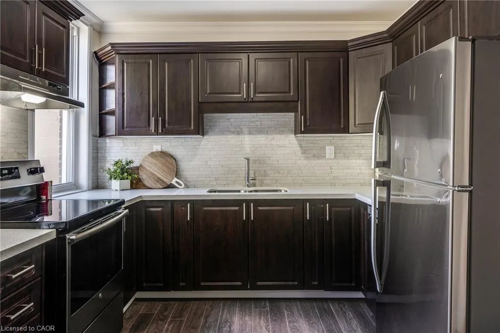 4 Glendale Avenue N