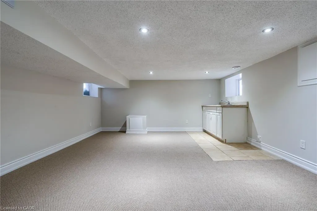 4 Glendale Avenue N