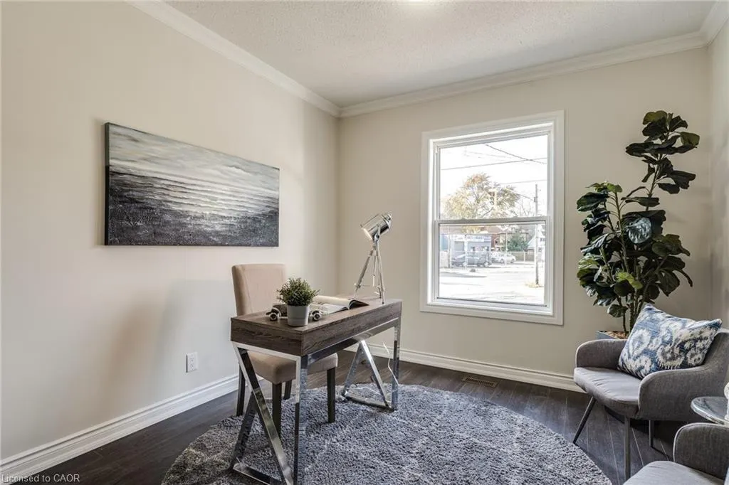 4 Glendale Avenue N
