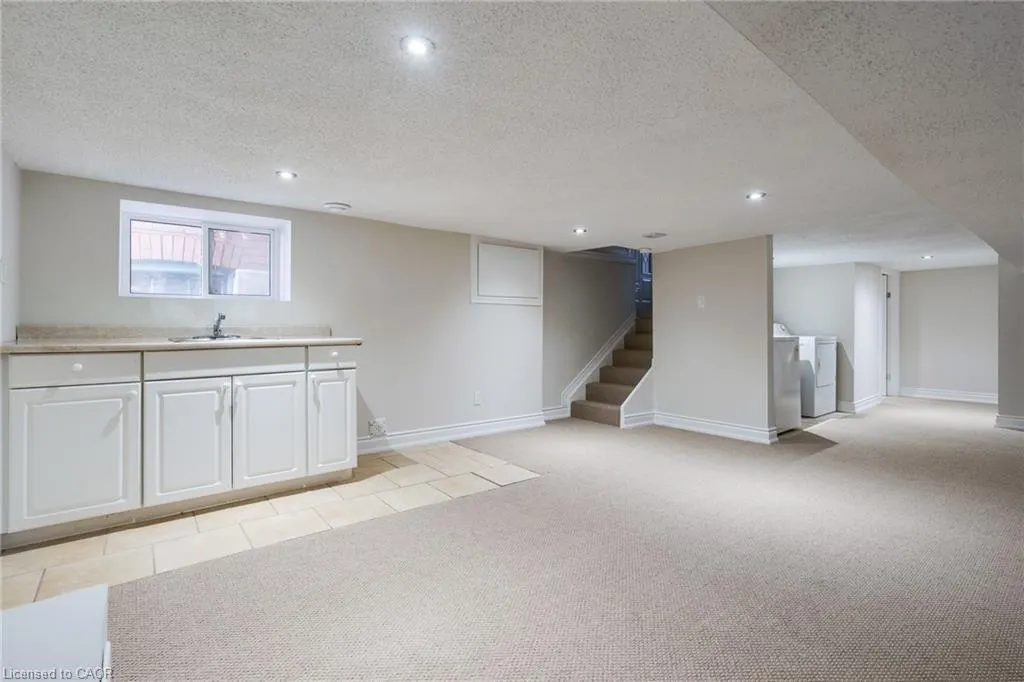 4 Glendale Avenue N