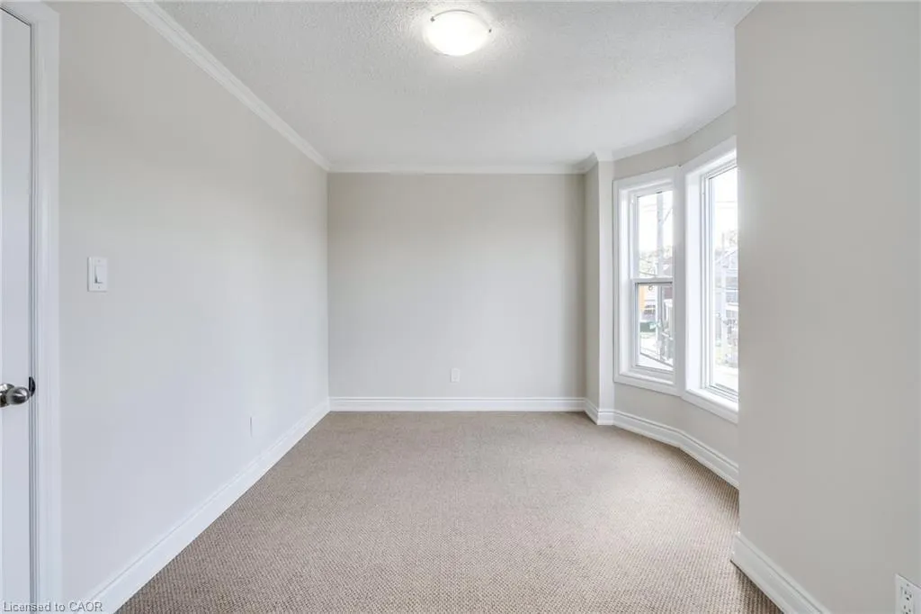 4 Glendale Avenue N