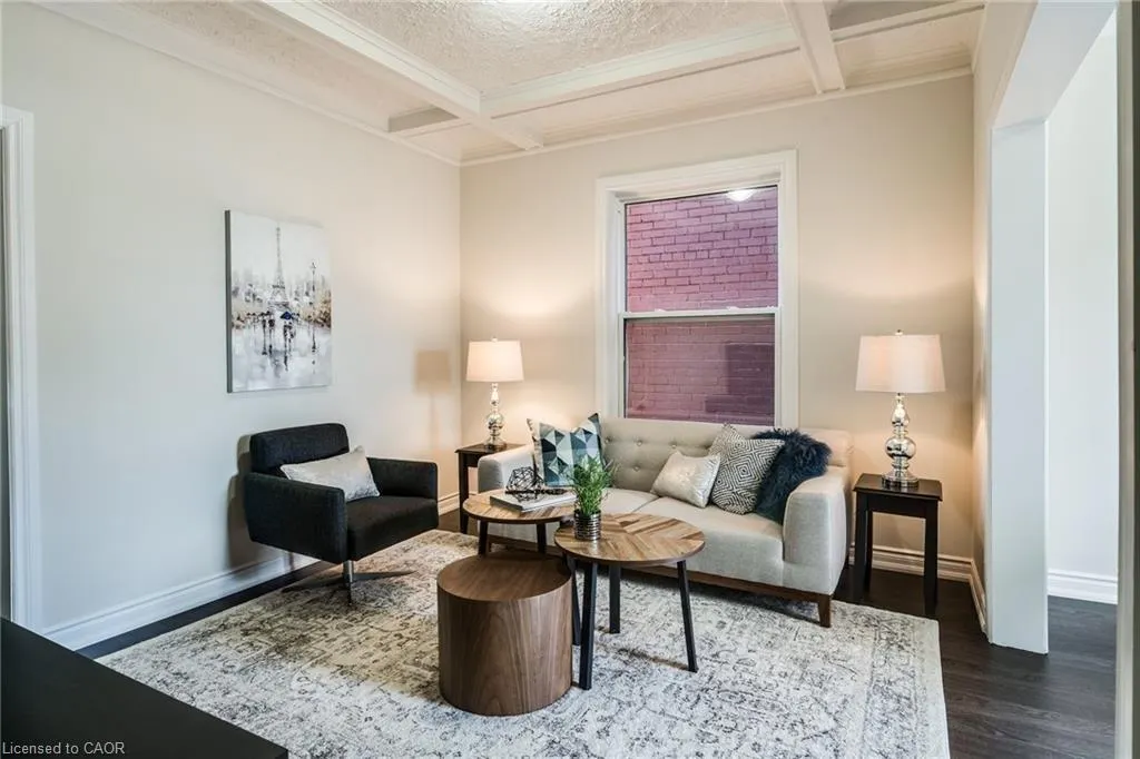 4 Glendale Avenue N