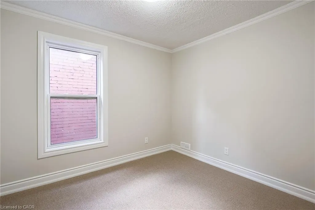 4 Glendale Avenue N