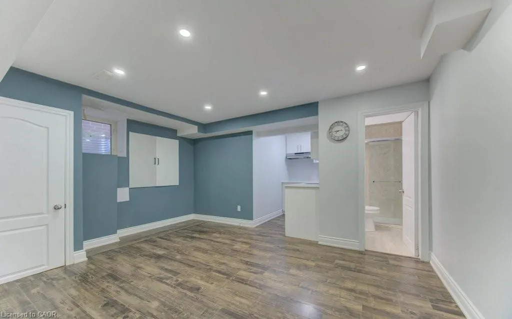 231 Grovehill Crescent