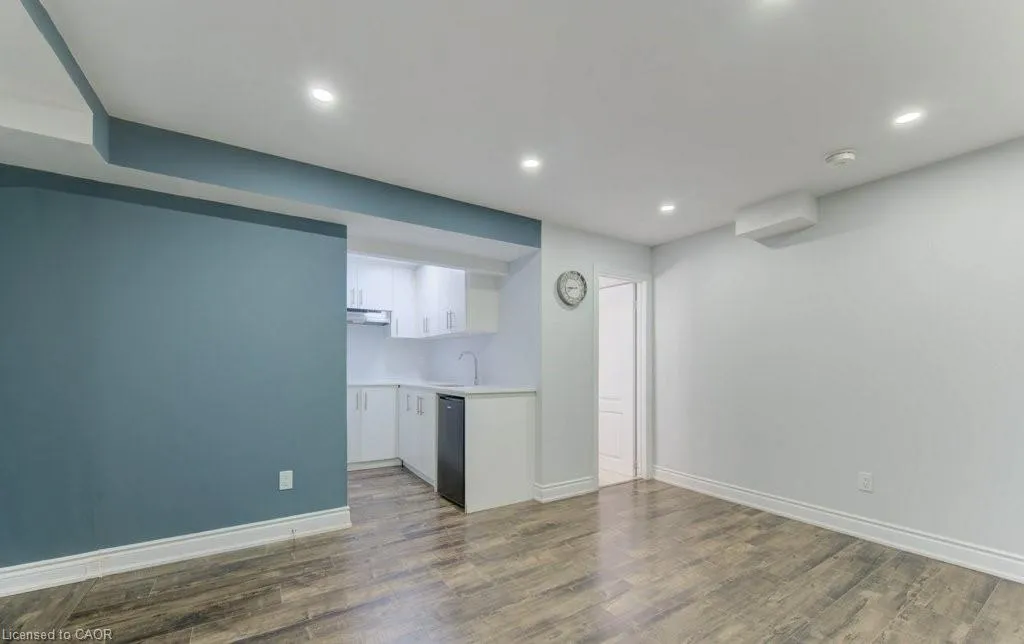 231 Grovehill Crescent