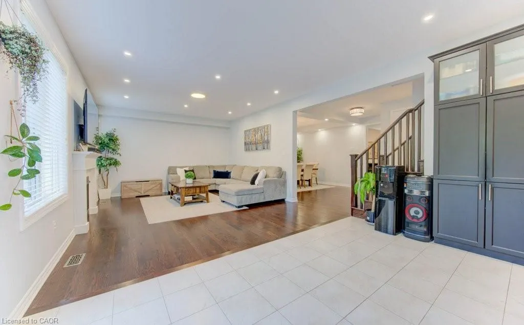 231 Grovehill Crescent